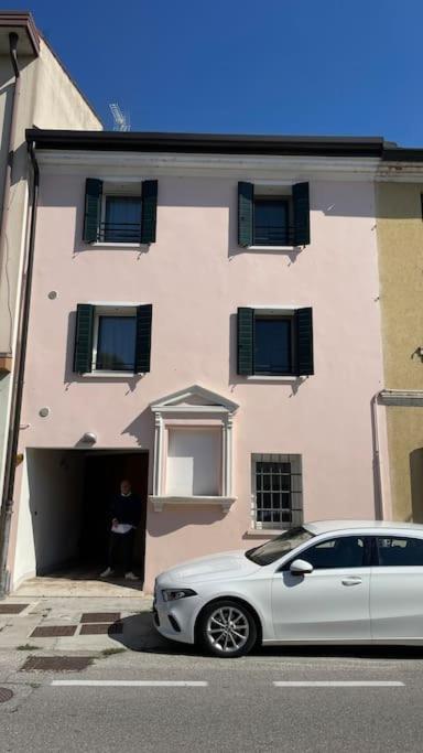 Al Capitello Apt, 5 Minutes From Treviso Airport Appartement Buitenkant foto